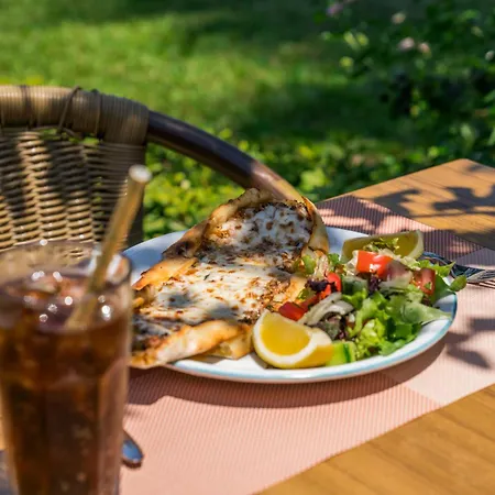 أكوا فندق مرمريس